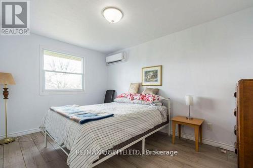 Upper - 239 Dundas Street W, Belleville (Belleville Ward), ON - Indoor Photo Showing Bedroom