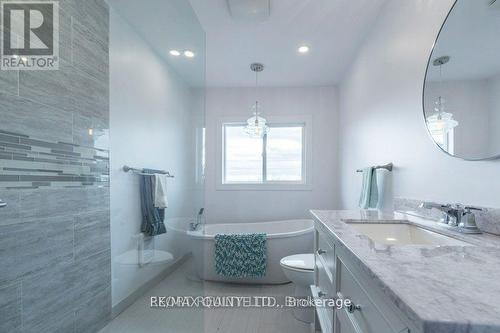 Upper - 239 Dundas Street W, Belleville (Belleville Ward), ON - Indoor Photo Showing Bathroom