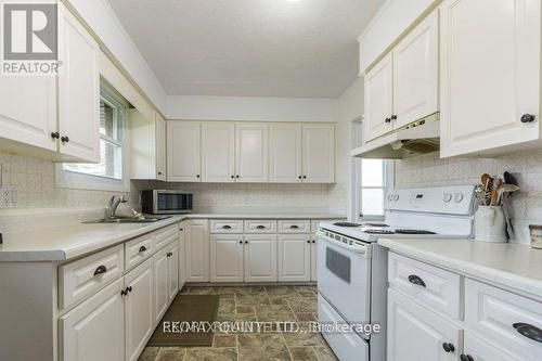 Upper - 239 Dundas Street W, Belleville (Belleville Ward), ON - Indoor Photo Showing Kitchen