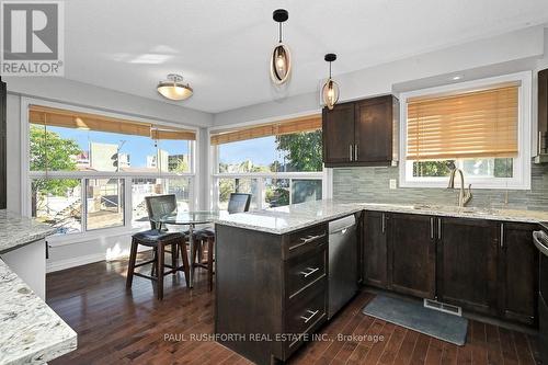 Kitchen - 216 Forward Avenue, Ottawa, ON - Indoor Photo Showing Kitchen With Upgraded Kitchen