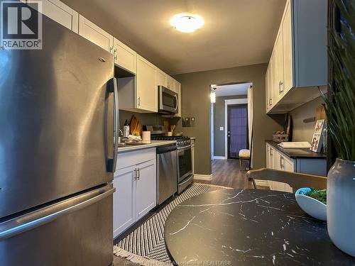 1925 Aubin, Windsor, ON - Indoor Photo Showing Kitchen