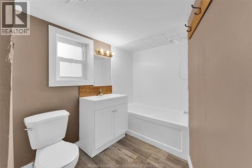 155 King St East, Harrow, ON - Indoor Photo Showing Bathroom