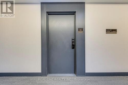 526 - 405 Dundas Street W, Oakville, ON - Outdoor