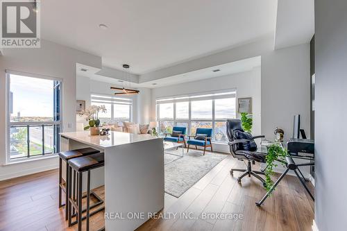 526 - 405 Dundas Street W, Oakville, ON - Indoor