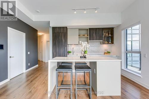 526 - 405 Dundas Street W, Oakville, ON - Indoor Photo Showing Kitchen With Upgraded Kitchen