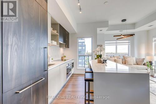 526 - 405 Dundas Street W, Oakville, ON - Indoor Photo Showing Kitchen With Upgraded Kitchen