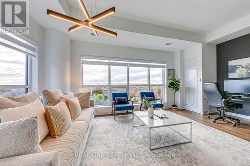 526 - 405 Dundas Street W, Oakville, ON - Indoor Photo Showing Living Room