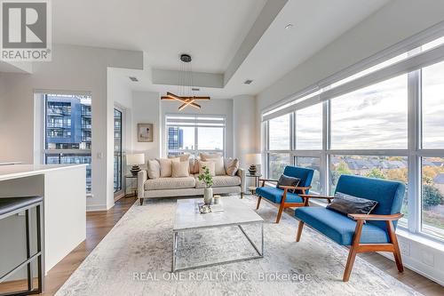 526 - 405 Dundas Street W, Oakville, ON - Indoor Photo Showing Living Room