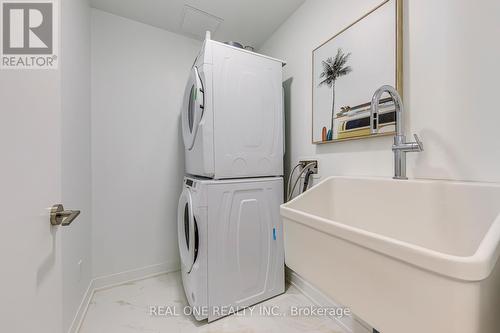 526 - 405 Dundas Street W, Oakville, ON - Indoor Photo Showing Laundry Room