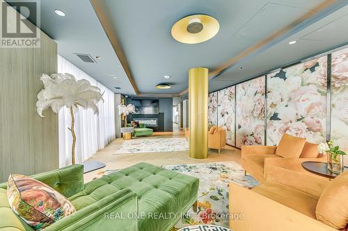 526 - 405 Dundas Street W, Oakville, ON - Indoor Photo Showing Other Room