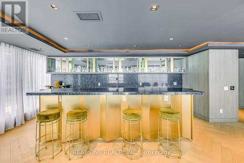 526 - 405 Dundas Street W, Oakville, ON - Indoor Photo Showing Other Room