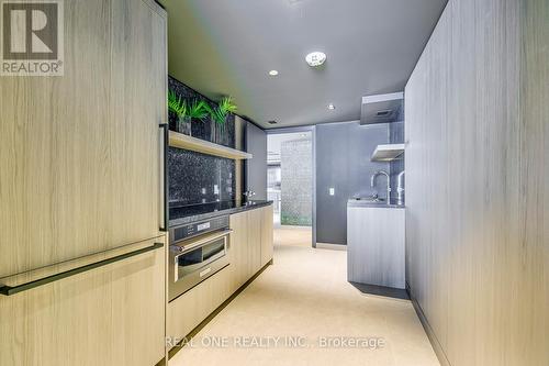 526 - 405 Dundas Street W, Oakville, ON - Indoor