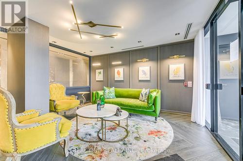 526 - 405 Dundas Street W, Oakville, ON - Indoor