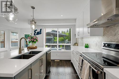 43 Wakely Boulevard, Caledon, ON - Indoor Photo Showing Kitchen With Stainless Steel Kitchen With Double Sink With Upgraded Kitchen