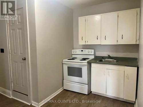 322 Coleman Street, Belleville (Belleville Ward), ON - Indoor Photo Showing Kitchen
