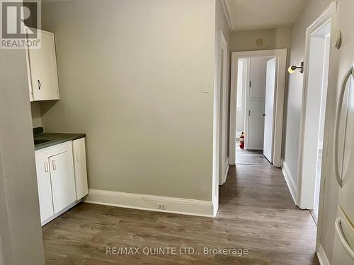 322 Coleman Street, Belleville (Belleville Ward), ON - Indoor Photo Showing Laundry Room