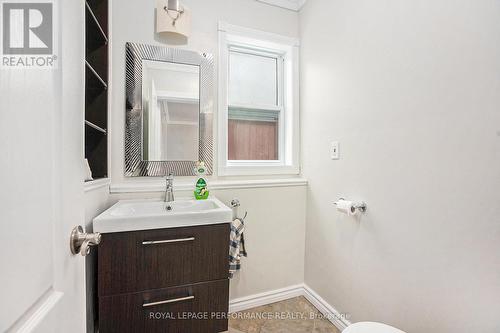 20 Perkins Street, Ottawa, ON - Indoor Photo Showing Bathroom