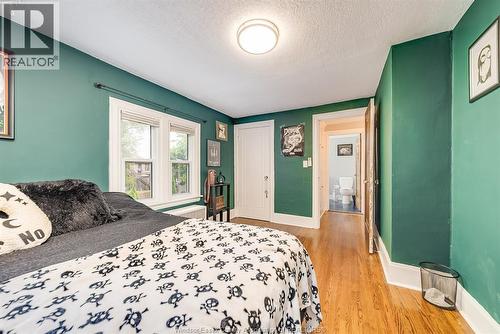 952 Victoria Avenue, Windsor, ON - Indoor Photo Showing Bedroom