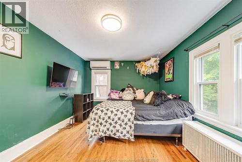 952 Victoria Avenue, Windsor, ON - Indoor Photo Showing Bedroom