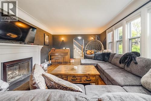 952 Victoria Avenue, Windsor, ON - Indoor Photo Showing Living Room With Fireplace