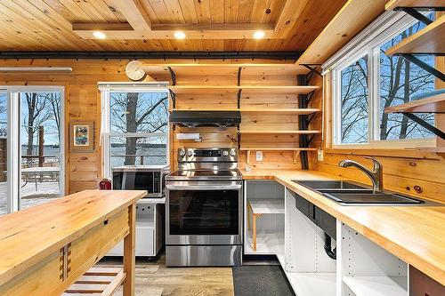 Kitchen - 163 Rue Thomas-Lefebvre, Mansfield-Et-Pontefract, QC - Indoor Photo Showing Kitchen With Double Sink