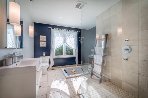 Salle de bains attenante à la CCP - 1123 Ch. De La Montagne, Mont-Saint-Hilaire, QC - Indoor Photo Showing Bathroom