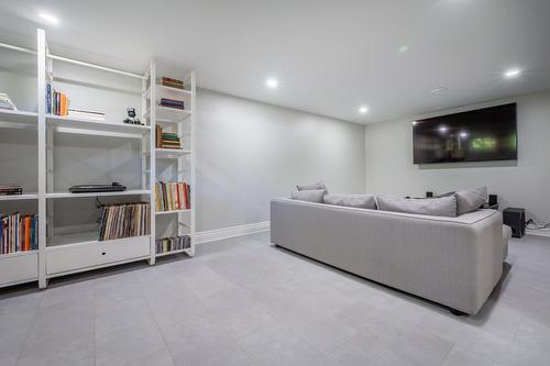 Cinéma maison - 1123 Ch. De La Montagne, Mont-Saint-Hilaire, QC - Indoor