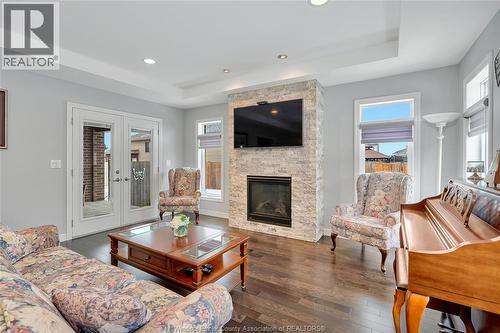 470 Old Colony Trail, Amherstburg, ON - Indoor Photo Showing Living Room With Fireplace