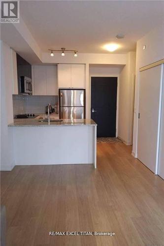 3104 - 89 Dunfield Avenue, Toronto, ON - Indoor Photo Showing Kitchen