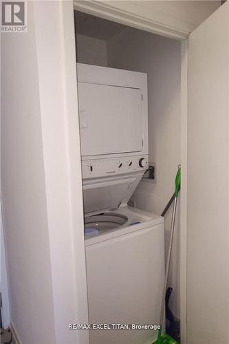 3104 - 89 Dunfield Avenue, Toronto, ON - Indoor Photo Showing Laundry Room