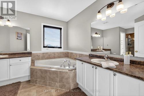 Deluxe five-piece Washroom - 1214 Harlstone Crescent, Oshawa, ON - Indoor Photo Showing Bathroom