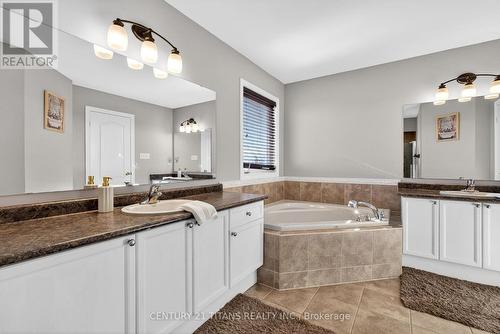 1214 Harlstone Crescent, Oshawa, ON - Indoor Photo Showing Bathroom