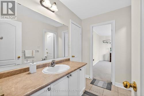 1214 Harlstone Crescent, Oshawa, ON - Indoor Photo Showing Bathroom