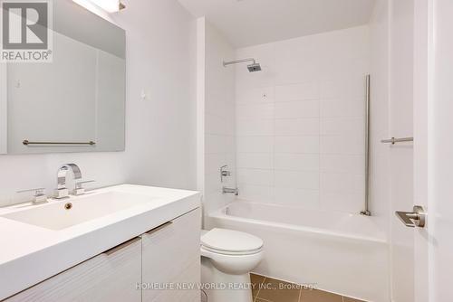 2410 - 318 Richmond Street W, Toronto, ON - Indoor Photo Showing Bathroom