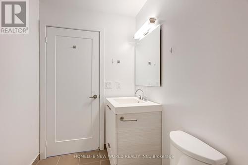2410 - 318 Richmond Street W, Toronto, ON - Indoor Photo Showing Bathroom