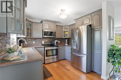 46 1St Avenue N, Martensville, SK - Indoor Photo Showing Kitchen With Stainless Steel Kitchen With Upgraded Kitchen