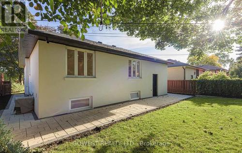 27 Hollister Road, Toronto, ON - Outdoor With Exterior