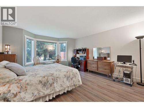 609 Truswell Road Unit# 105, Kelowna, BC - Indoor Photo Showing Bedroom