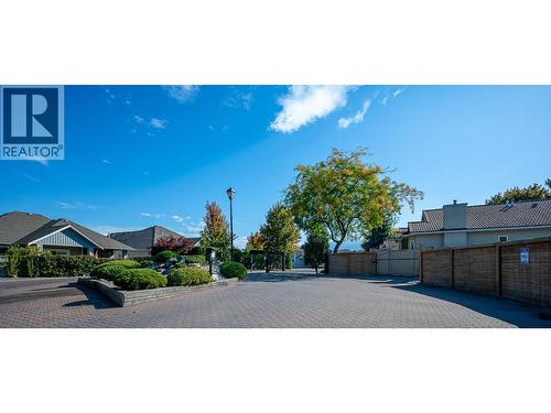 609 Truswell Road Unit# 105, Kelowna, BC - Outdoor