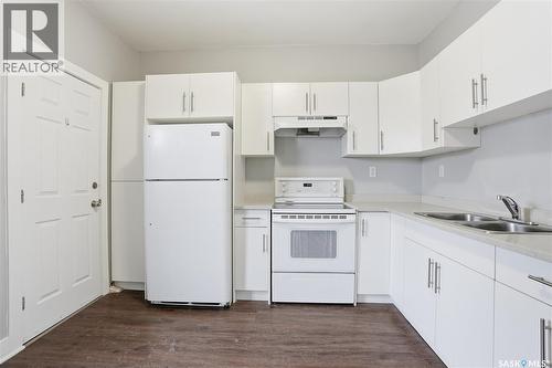 110 F Avenue S, Saskatoon, SK - Indoor Photo Showing Kitchen With Double Sink