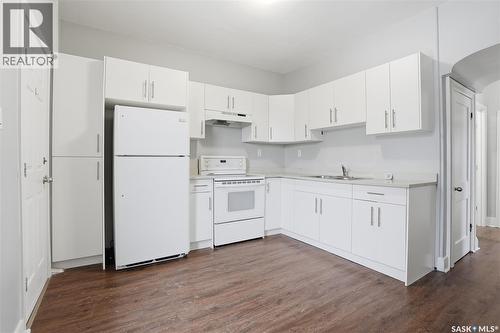 110 F Avenue S, Saskatoon, SK - Indoor Photo Showing Kitchen With Double Sink