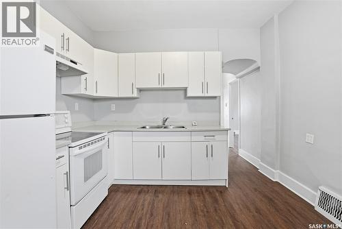 110 F Avenue S, Saskatoon, SK - Indoor Photo Showing Kitchen With Double Sink
