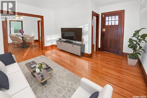 120 32Nd Street W, Saskatoon, SK - Indoor Photo Showing Living Room