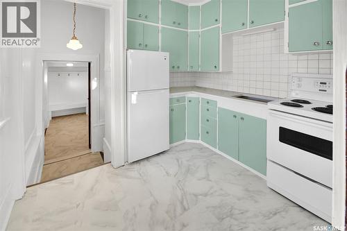 120 32Nd Street W, Saskatoon, SK - Indoor Photo Showing Kitchen