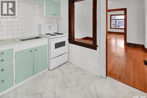 120 32Nd Street W, Saskatoon, SK - Indoor Photo Showing Kitchen