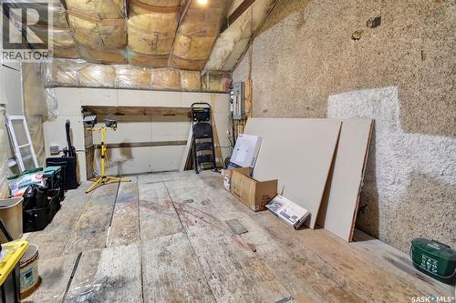 120 32Nd Street W, Saskatoon, SK - Indoor Photo Showing Garage