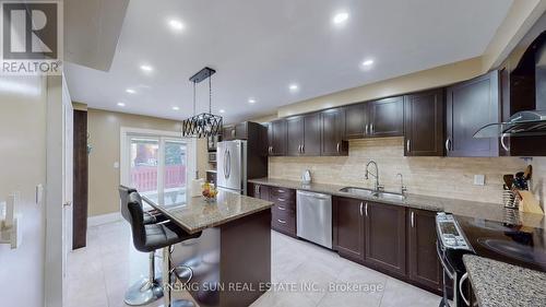 20 Bramoak Crescent, Brampton, ON - Indoor Photo Showing Kitchen With Upgraded Kitchen