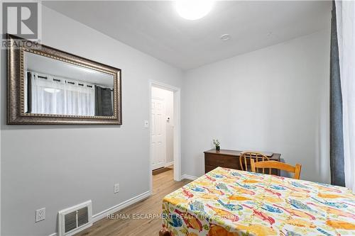 197 East 12Th Street, Hamilton, ON - Indoor Photo Showing Bedroom