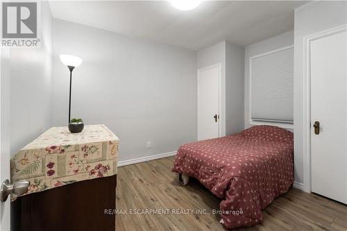 197 East 12Th Street, Hamilton, ON - Indoor Photo Showing Bedroom