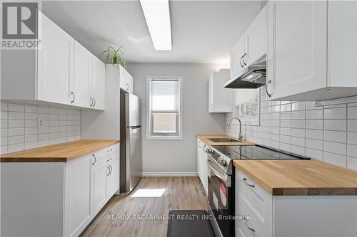 197 East 12Th Street, Hamilton, ON - Indoor Photo Showing Kitchen
